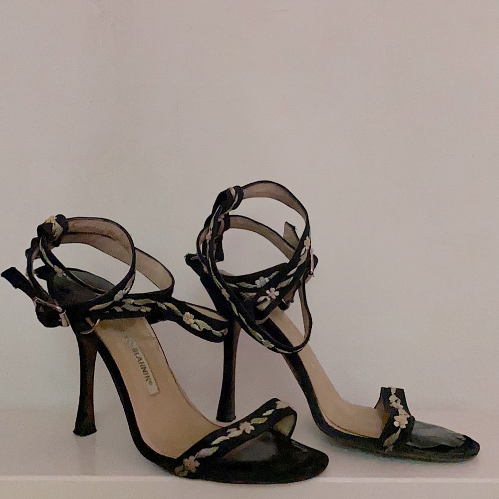 Manolo blahnik embroidered black strappy sandal heels